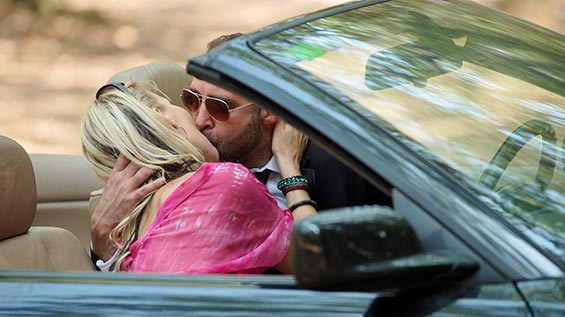 Hausfrau Holidays Julias Chauffeur