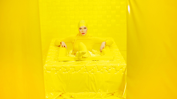 She Comes in Colours