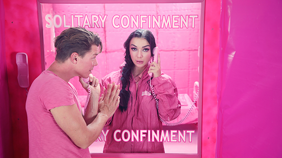 She Comes in Colours