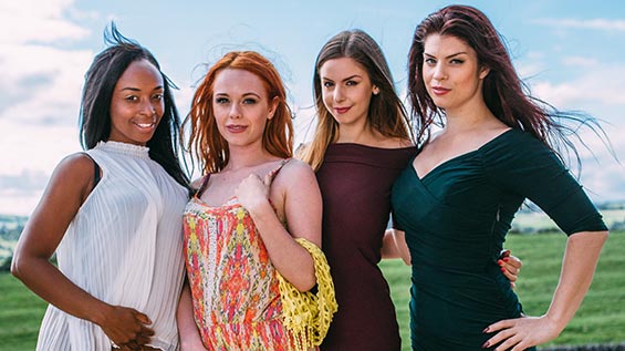 4 Frauen kommen raus